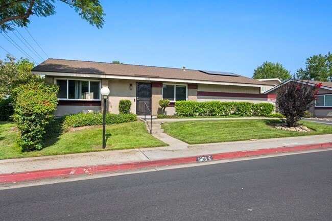 Photo - 1605 Carmel Cir E