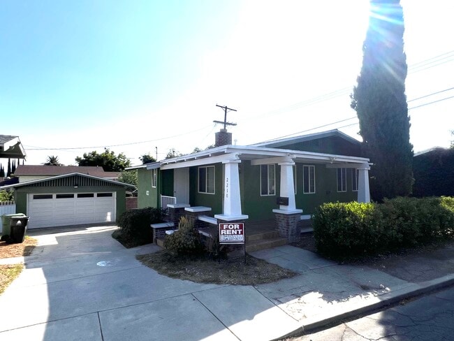 Building Photo - 2210 Las Flores Dr Rental
