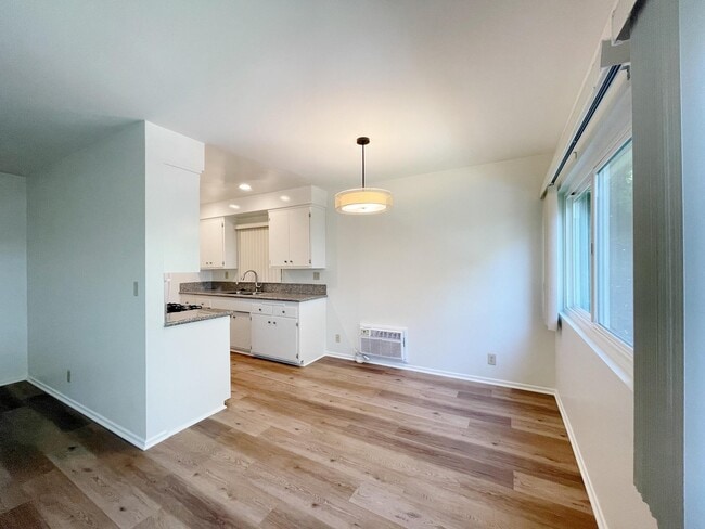 Photo - Oakland Manor