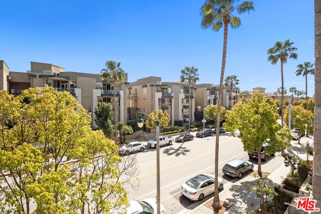 Building Photo - 13045 Pacific Promenade Unit 320