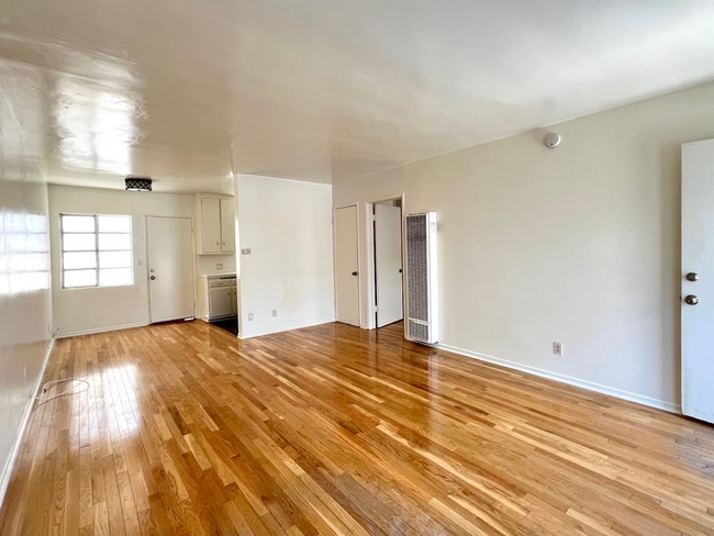 Living Room - 1342 Yale St Unit B