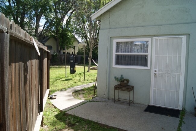 Photo - 23250 Burbank Blvd
