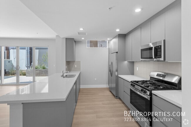 Building Photo - 1223 Hayworth Ave Unit 9 Rental