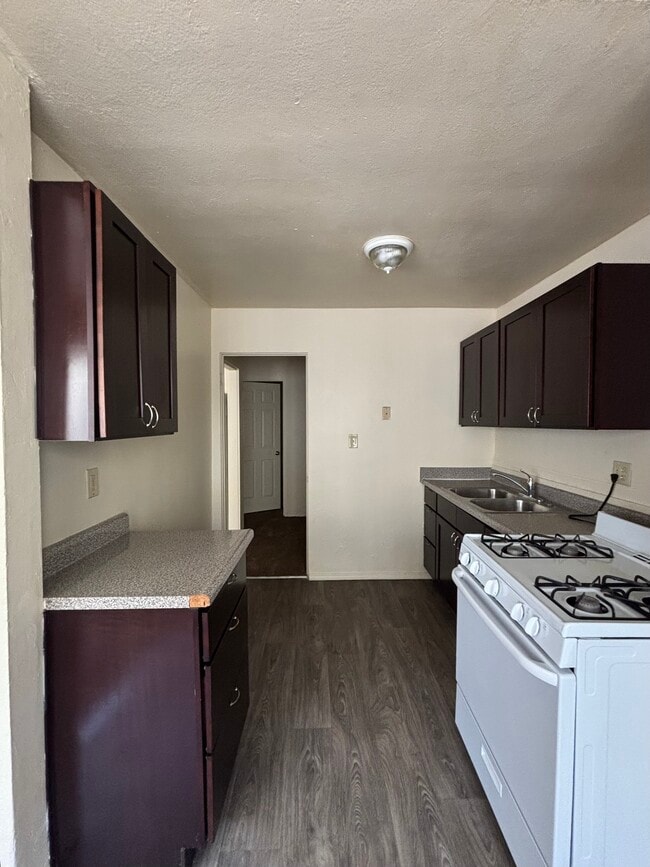 Building Photo - Island Gardens Apartments - Affordable