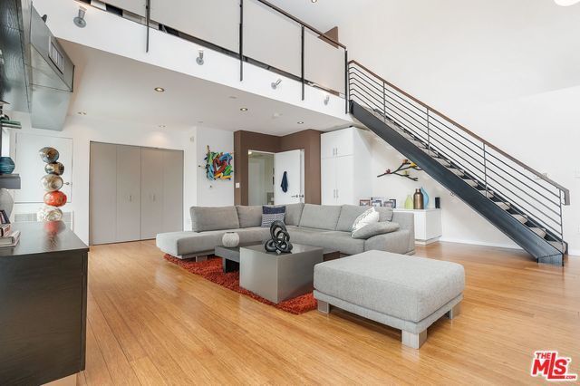 Photo - 7062 Hawthorn Ave Unit 305