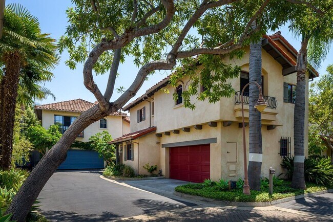 Great Location 3 bdrm townhome - Great Location 3 bdrm townhome
