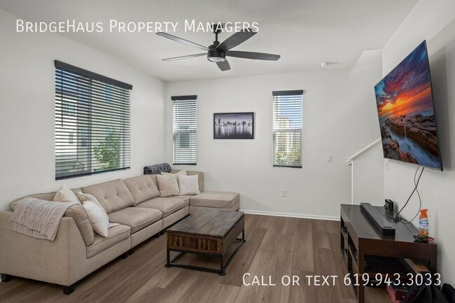 Building Photo - 5480 Seacliff Pl