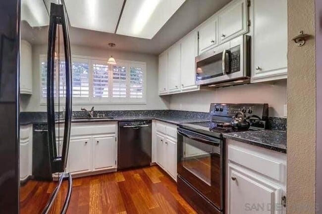 Photo - 4215 Asher St Unit 6