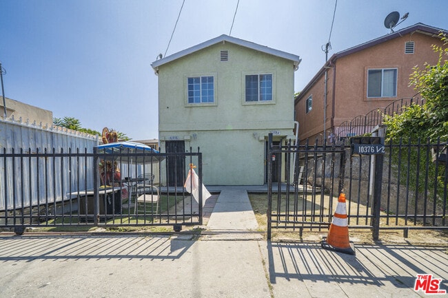 Photo - 10376 Wilmington Ave House