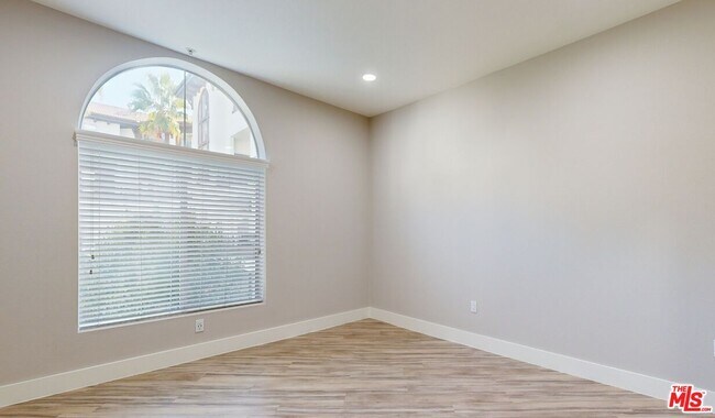 Photo - 6280 W 3rd St Unit 4-337