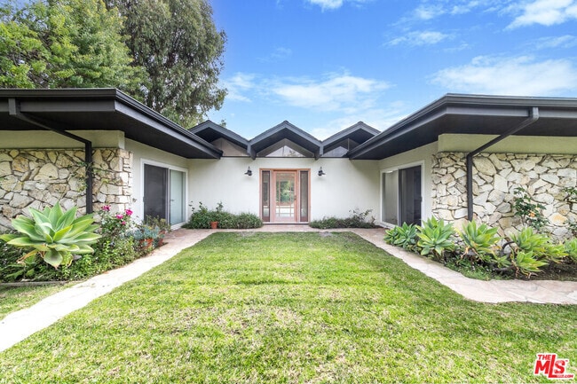 Building Photo - 656 N Bonhill Rd Rental
