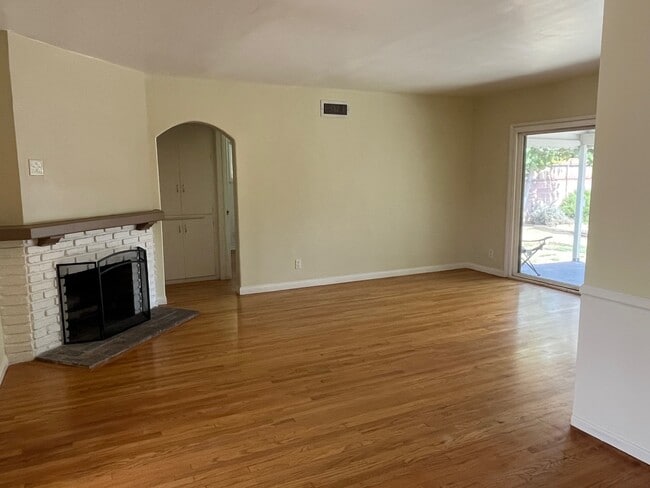 Photo - 9320 Odessa Ave