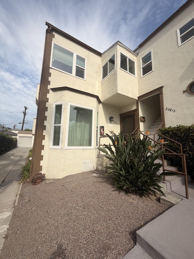 Photo - 2023 Talmadge St Unit 2023 Talmadge St 90027