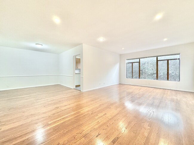 Photo - 357 S Elm Dr Apartments