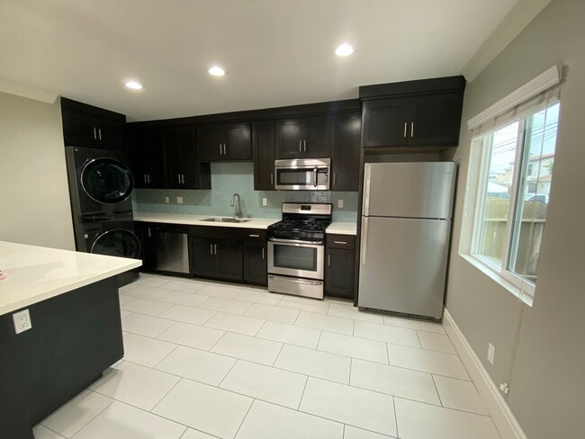 Building Photo - AC! In Unit 4523 Wilson Avenue