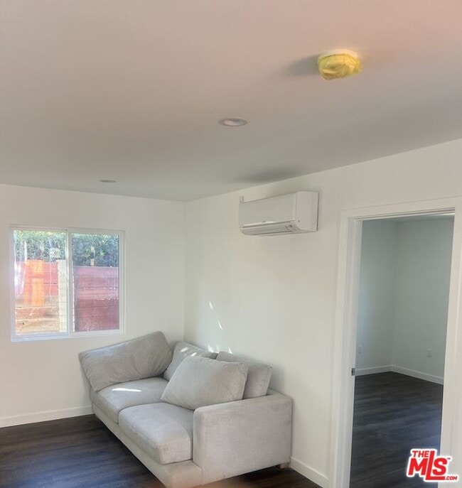 Photo - 7729 Wynne Ave