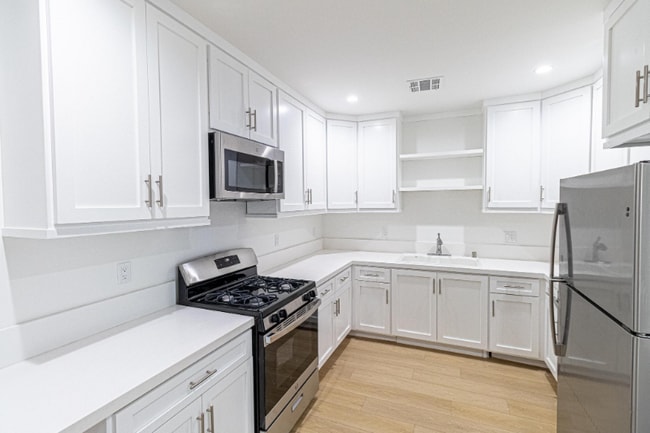 Photo - 3672 W Imperial Hwy Unit 202