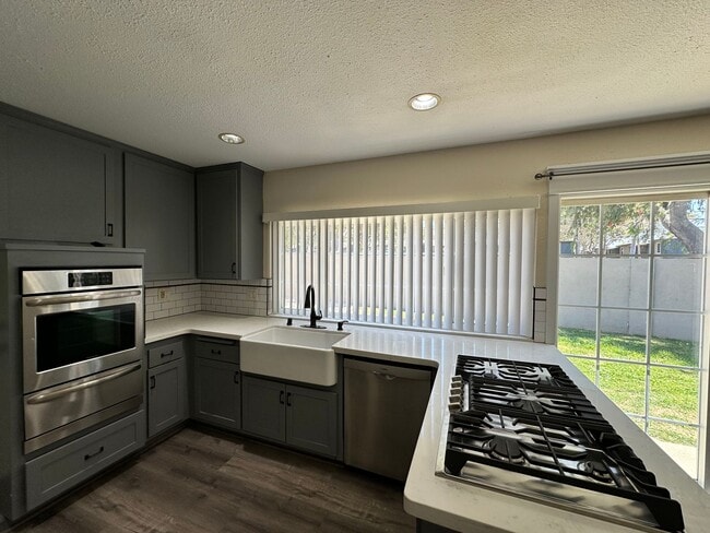 Photo - Costa Mesa Upgraded 4 bed 2 bath House in Prime location