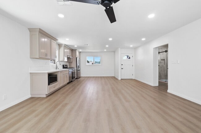 Photo - 13871 Ward St