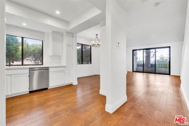 Kitchen - 8711 Falmouth Ave Unit 104