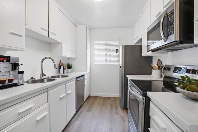 Photo - Bentley Avenue Apartments