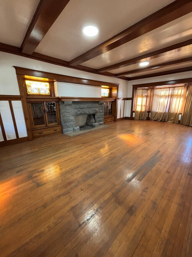 Photo - 2618 Kenwood Ave