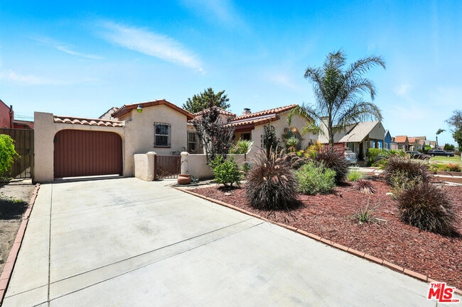 Building Photo - 8853 S Halldale Ave Rental