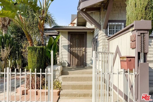 Photo - 810 S Gramercy Dr House