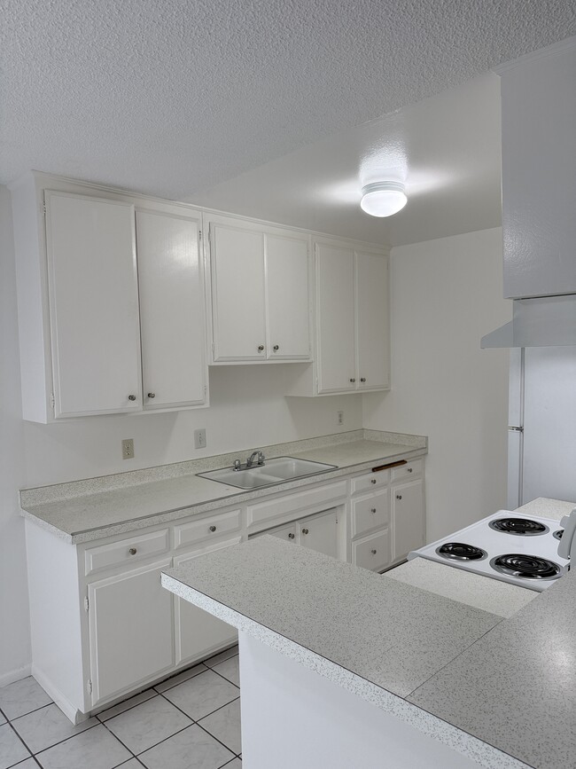 Building Photo - 15411 S Western Ave Unit A