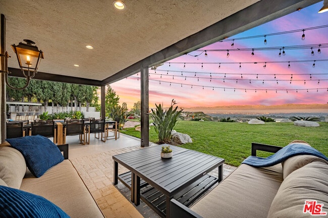 Building Photo - 3722 Alonzo Ave