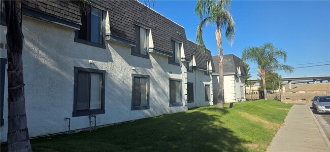 Photo - 1319 Oakwood Dr W Unit 27
