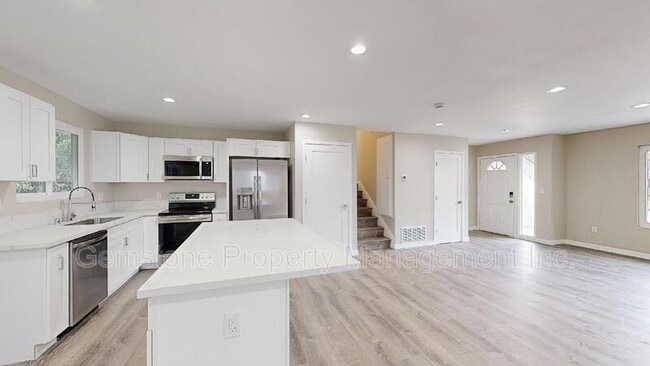 Photo - 4812 54th St