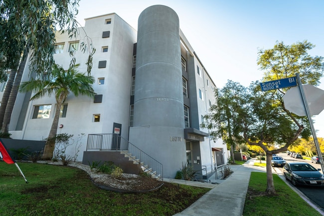 Building Photo - 16070 Sunset Blvd Rental