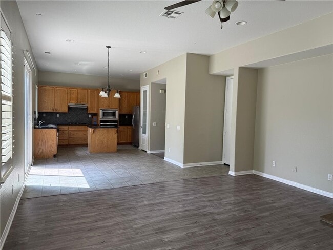 Photo - 1742 Edmon Way