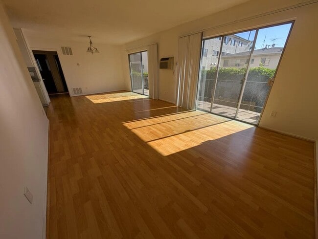 Photo - 1338 N Gardner St Unit 5