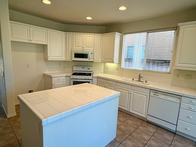 Photo - Beautiful 4bd 2.5ba  Murrieta Home with large yard!