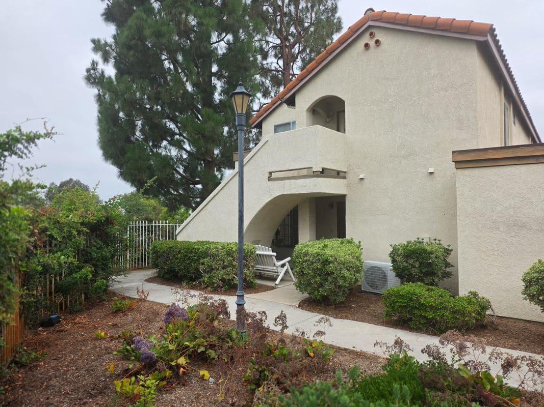 Photo - 23395 La Crescenta Unit A
