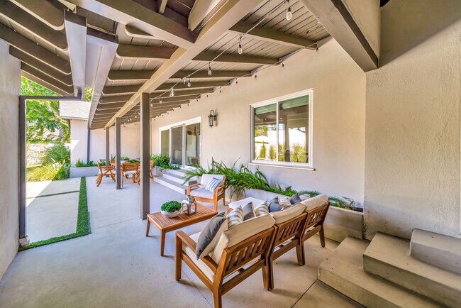 Photo - 19841 Henshaw St