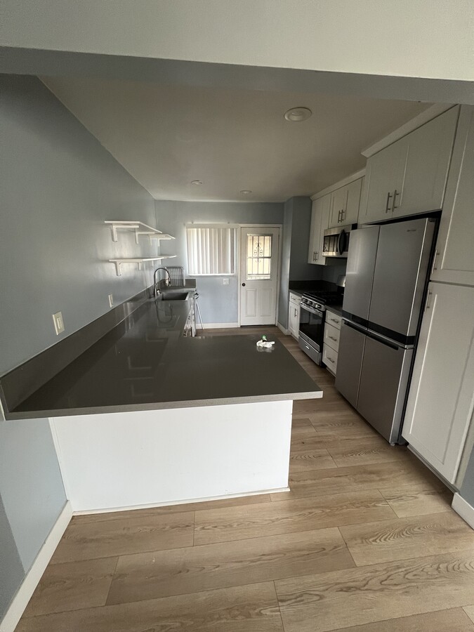 Photo - 4392 Elmwood Ave Unit D