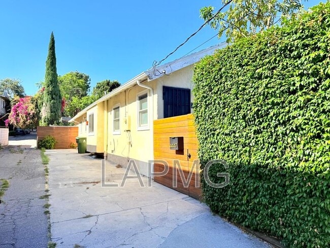 Photo - 4447 Lockwood Ave