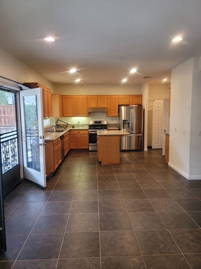 Photo - 28383 Adrienne St