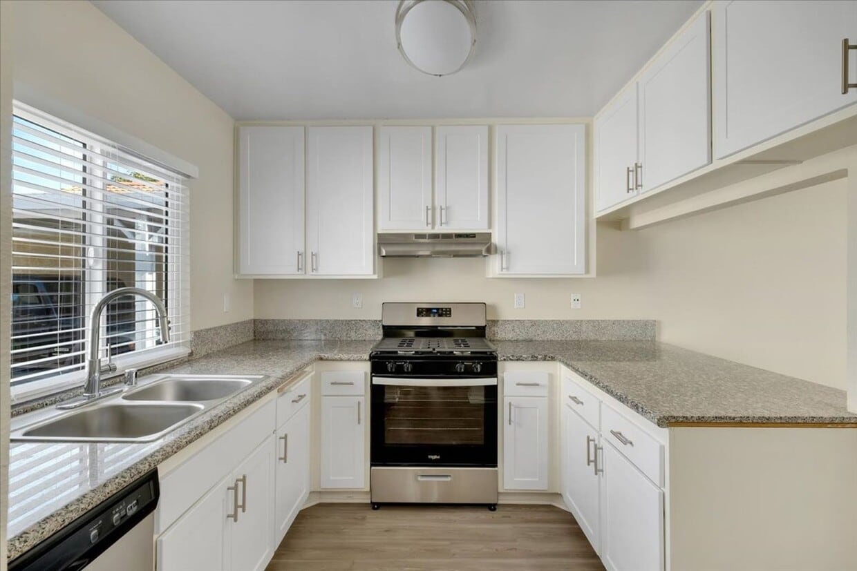 Floor Plan - 3bd/2ba - Large Yard & Double Garage