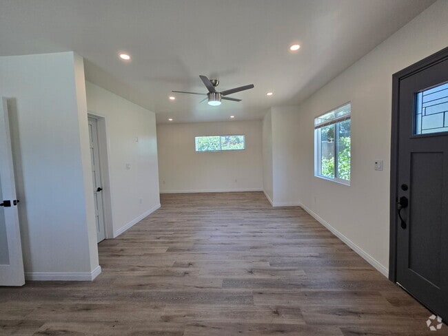 Building Photo - 14752 Vincennes St Rental