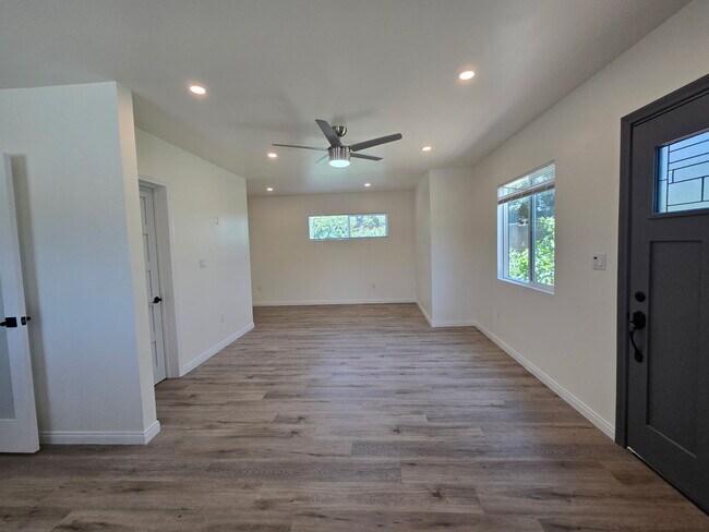 Photo - 14752 Vincennes St Apartment
