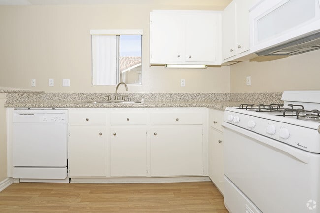 Kitchen - Eastridge Apartment Homes