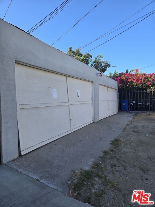 Photo - 1338 S Dunsmuir Ave