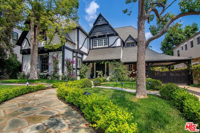 Photo - 908 Malcolm Ave