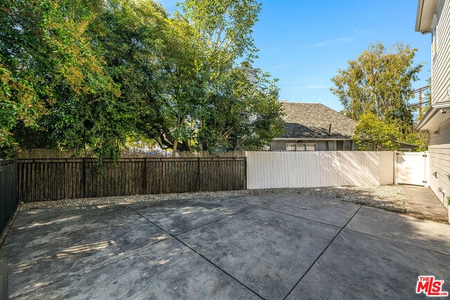 Photo - 4222 Woodman Ave
