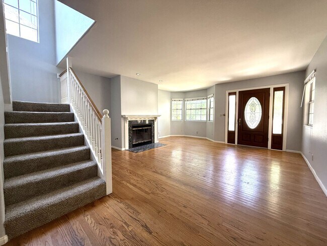 Photo - Coronado: Large 5bd/3.5ba Village Home - Multi Level