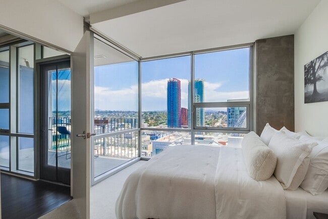 Photo - 321 10th Ave